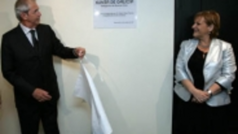 Touri&ntilde;o y Porteiro, en la inauguraci&oacute;n de la Delegaci&oacute;n.