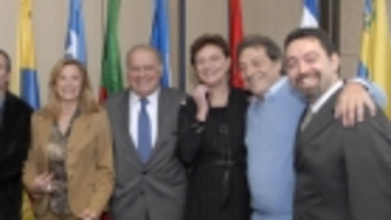 El asturiano Carlos P&eacute;rez &ndash;a la derecha&ndash;, en la presentaci&oacute;n de FIBART.