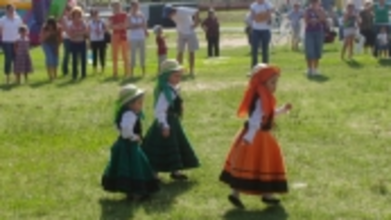 El grupo de baile de las peque&ntilde;as.