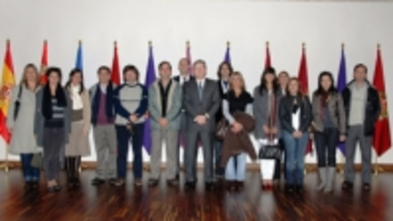  Los jóvenes argentinos, durante su visita a las Cortes Regionales.