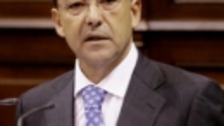 Paulino Rivero, en un momento del Debate en el Parlamento canario.