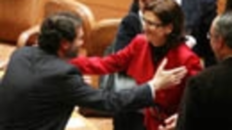  Margarita P&eacute;rez se despide de Anxo Quintana.