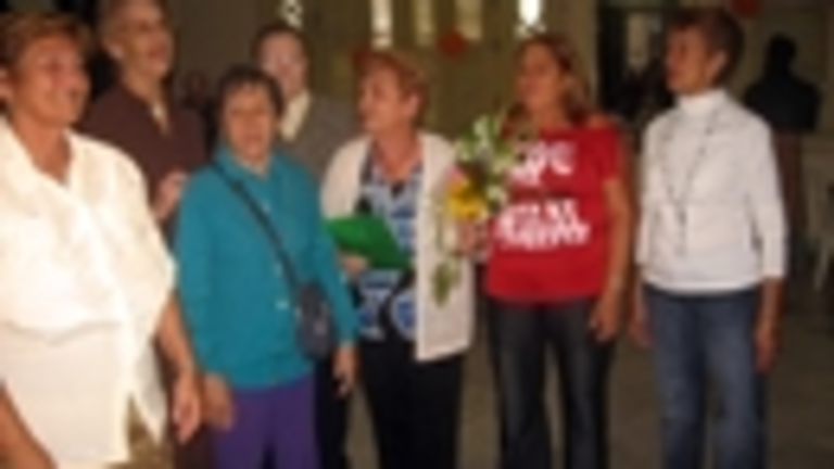 Esperanza Uz &ndash;en el centro&ndash; fue homenajeada.