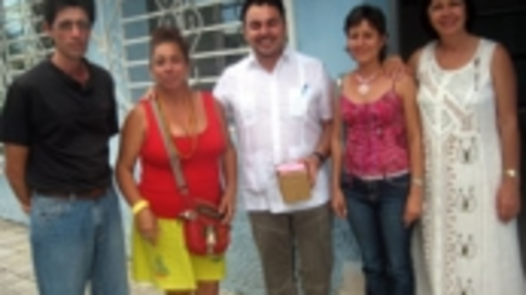 Moisés Plasencia se reunió con isleños en la Casa Canaria de Cabaigüán.