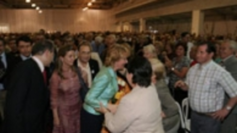 Aguirre, acompañada de Critóbal, a su llegada a Costa Salguero.