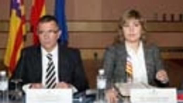  Jordi Bayona y Josefa Gonz&aacute;lez, durante la celebraci&oacute;n del Pleno el pasado mes de febrero.