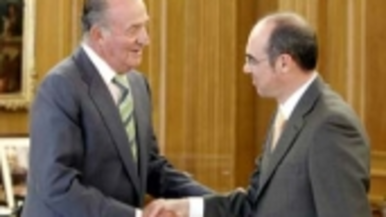  El Rey recibe el saludo de Jorquera, en la ronda de consultas con los distintos grupos del Congreso.