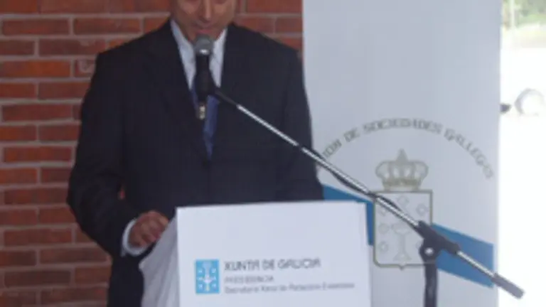  Julio C&eacute;sar Fern&aacute;ndez, en su discurso en el Centro Gallego de Montevideo.