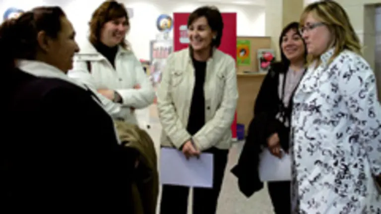 Dolores Gorostiaga junto a Aurora Vázquez, a la derecha, y Ángela Caicedo.