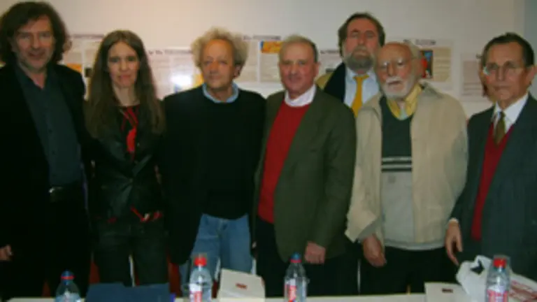  Los conferenciantes departieron con los organizadores de la cita cultural celebrada en la capital parisina.
