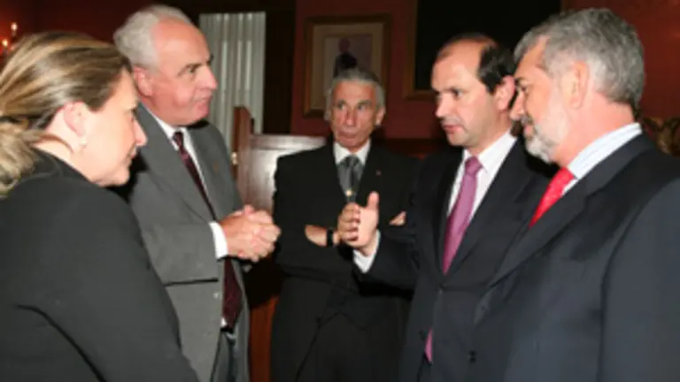  Rossi -2&ordm;izda.&ndash; en su visita a la Diputaci&oacute;n de Pontevedra.