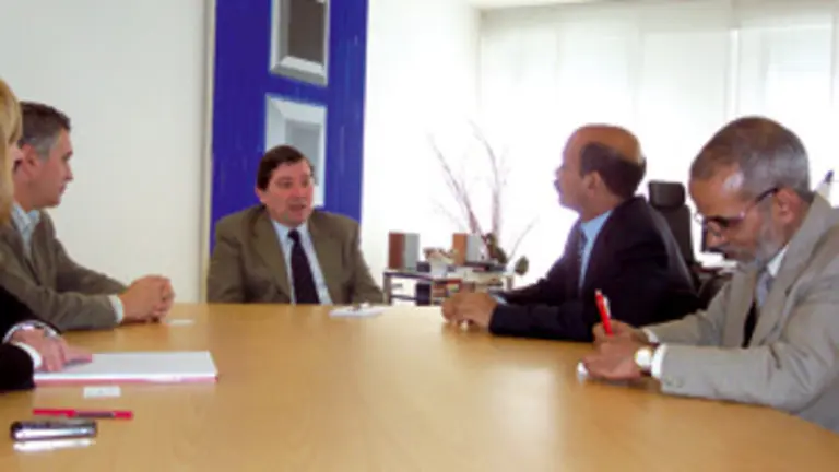 Luís María Truan, durante la reunión mantenida con el ministro de Cooperación de la RASD, Salek Baba.