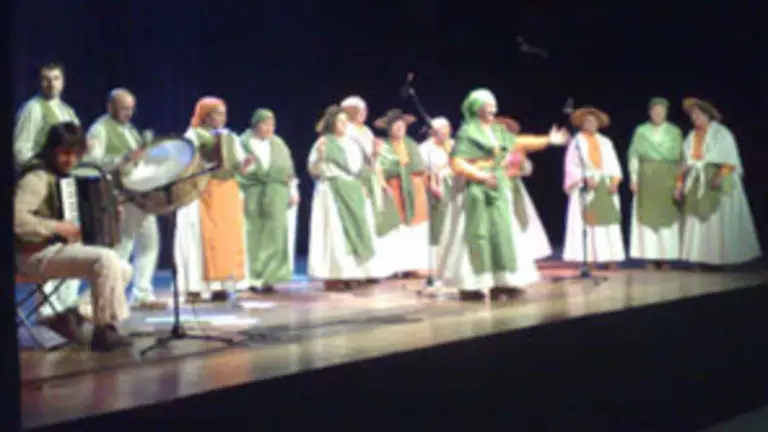 Actuaci&oacute;n de &lsquo;Malvela&rsquo; en el Instituto Educativo Santiago Ap&oacute;stol.