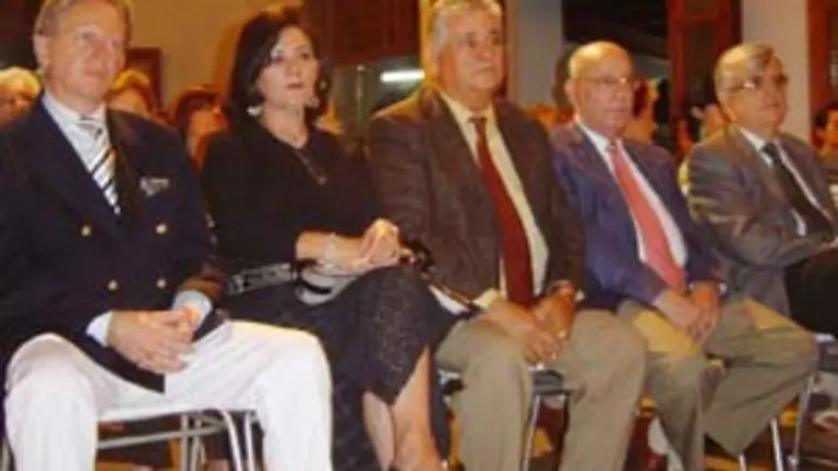  José Matres Manso, cónsul general y otros dirigentes.