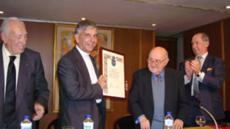 El asturiano recibi&oacute; el premio en Madrid.