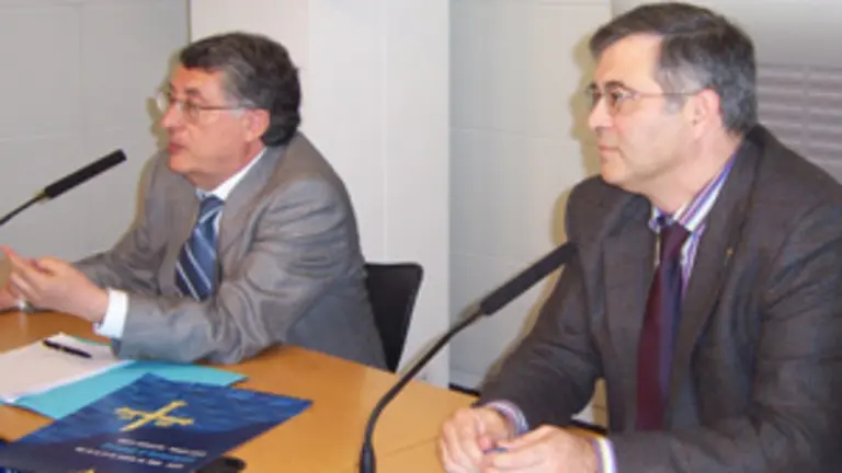 Fern&aacute;ndez de la Cera y Ruiz, durante la presentaci&oacute;n de los Cursos de Asturian&iacute;a.