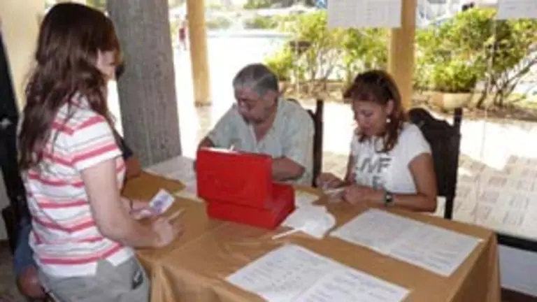 El vicepresidente y la secretaria ejecutiva se encargaron de vender los tickets.