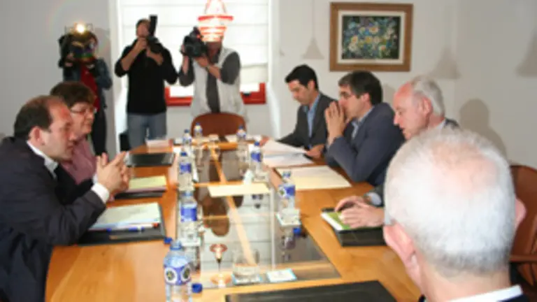 Los respresentantes de los partidos en la Ponencia.