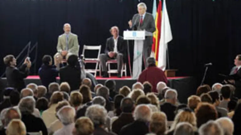  Touri&ntilde;o, en el encuentro con los gallegos residentes en Avellaneda.