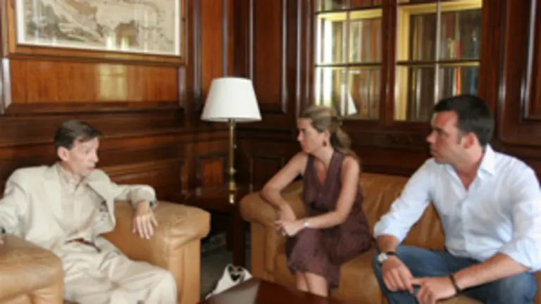  Victoria Cristóbal y Manuel Ortiz, durante su encuentro con Carlos Alonso Zaldívar.