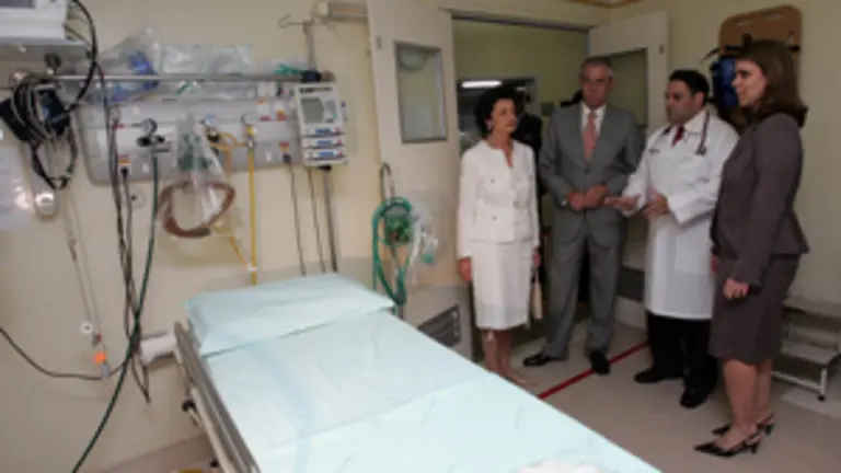  Touri&ntilde;o y su esposa visitaron las instalaciones.