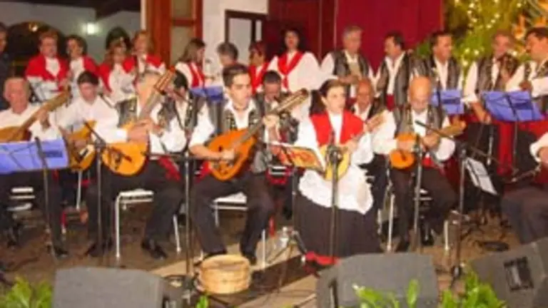  Actuación de la Rondalla Típica del Hogar Canario Venezolano.