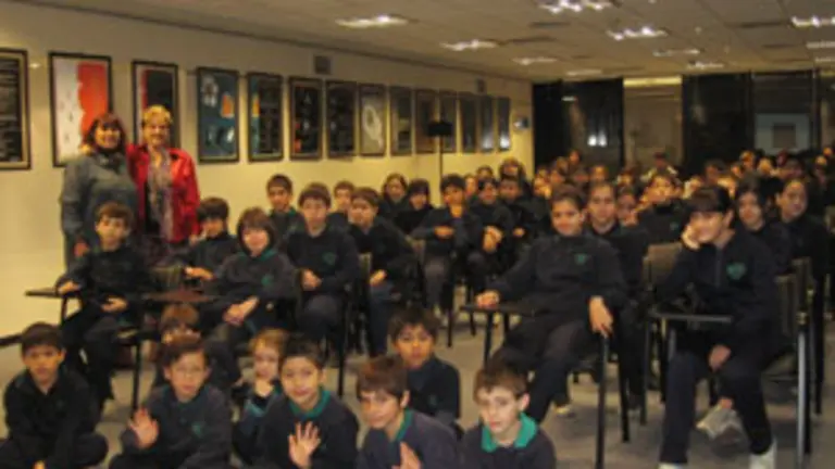  Los alumnos, en las insatalaciones de la Oficina.