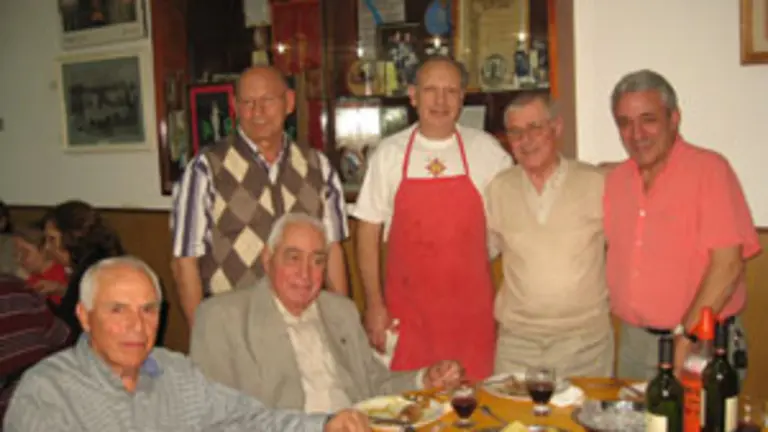  Directivos de Zas, junto a un grupo de invitados del Centro Gallego de Buenos Aires.