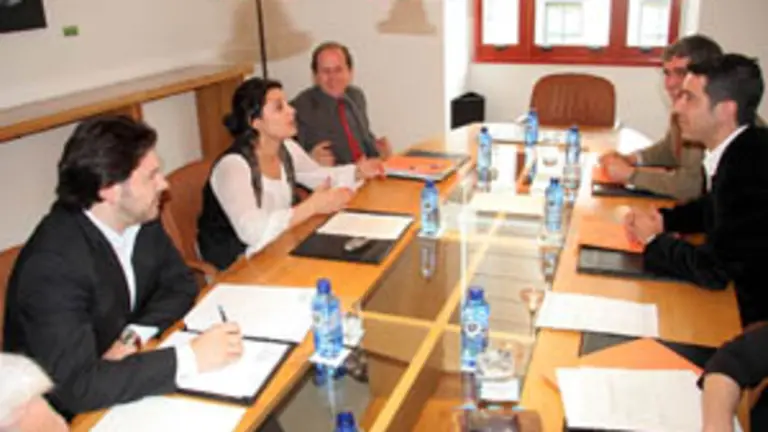 Reuni&oacute;n de la ponencia que analiza el