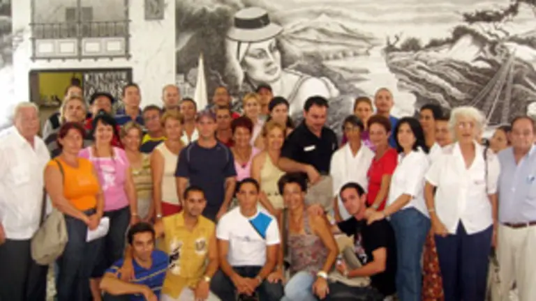 Plasencia con los monitores en Cuba.