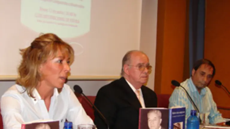  Patricia Ferrol, Manuel Losa y Manuel Su&aacute;rez en el Club Internacional de Prensa.