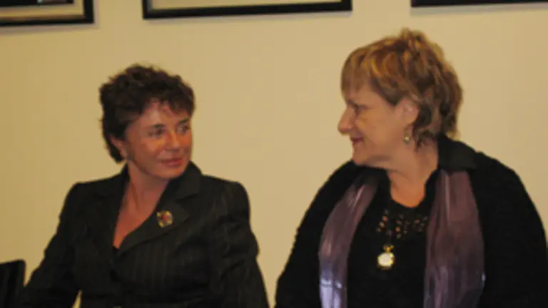 Ana M&iacute;guez &ndash;a la izquierda&ndash;, junto a Mar&iacute;a Xos&eacute; Porteiro.