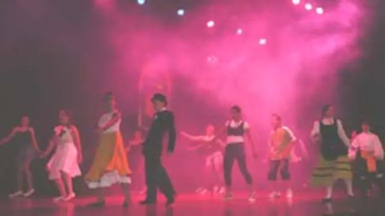 \'Lembrazas\' abri&oacute; la noche con una representaci&oacute;n de varios estilos.