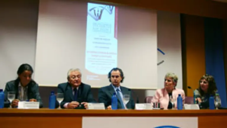 Mercedes Salado, Carlos Mar&iacute;a Duhalde, Lu&iacute;s Fondebrider, Georgina Bortolotto y Carmen Carballo. 