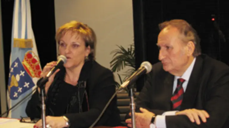  Mar&iacute;a Xos&eacute; Porteiro y Antonio Requeni, durante la presentaci&oacute;n.