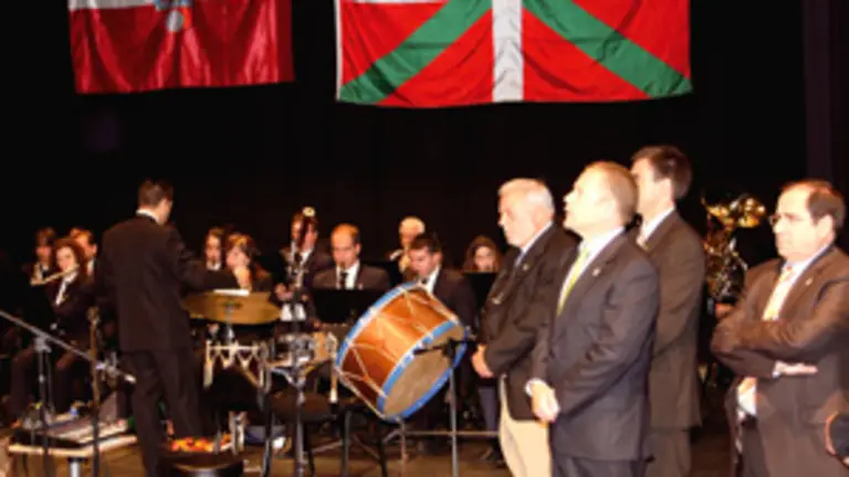Vicente Mediavilla, durante una de las actuaciones en la Casa de Cantabria en Eibar.