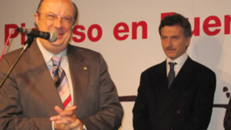  Santiago Fisas se dirige a los presentes en la inauguración oficial de la exposición.
