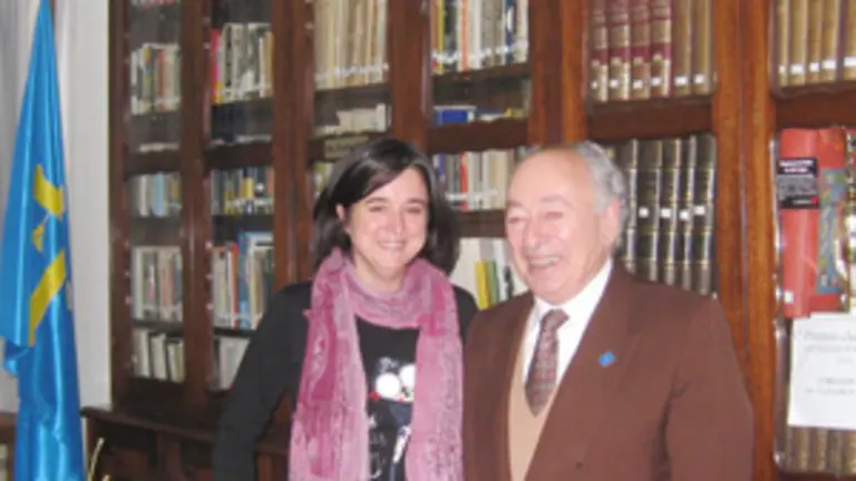  Mar&iacute;a Fern&aacute;ndez Campomanes, acompa&ntilde;ada de Jos&eacute; Caso en Montevideo.