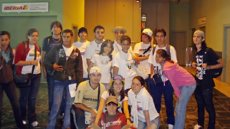  Los primeros participantes en los campamentos y campos de trabajo en el aeropuerto de Lavacolla.