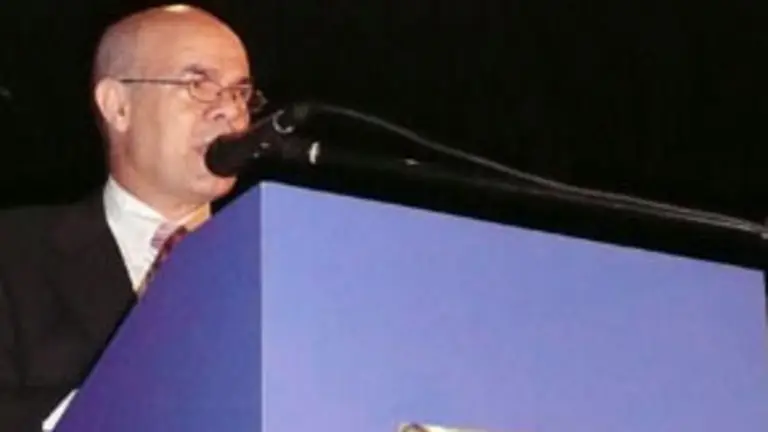  El presidente reelecto Luis Mart&iacute;nez 