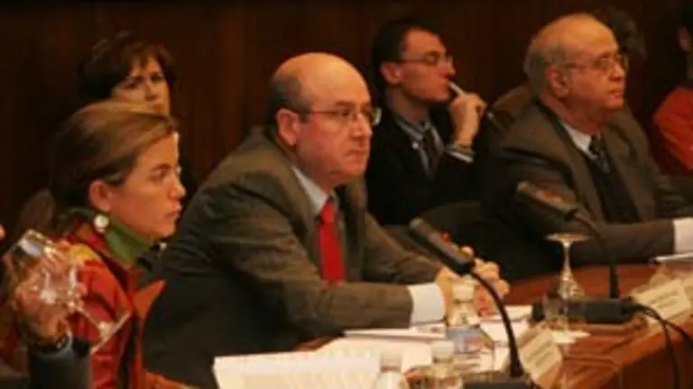 Rodr&iacute;guez -en el centro- durante un pleno anterior.