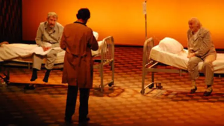  José Sacristán y Héctor Alterio, durante la obra ‘Dos menos’.