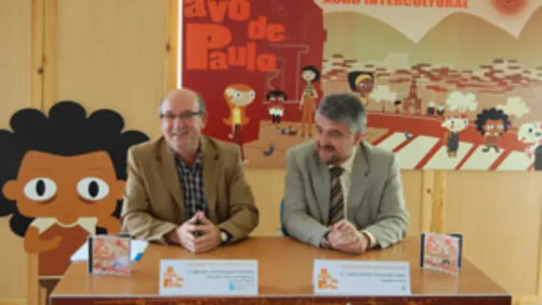  Manuel Luis Rodr&iacute;guez y el alcalde de Ames, Carlos Antonio Fern&aacute;ndez, durante la presentaci&oacute;n.