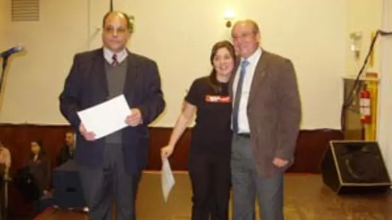  Rodr&iacute;guez, con una de las asistentes al curso de danza que recibi&oacute; el diploma de la Xunta.