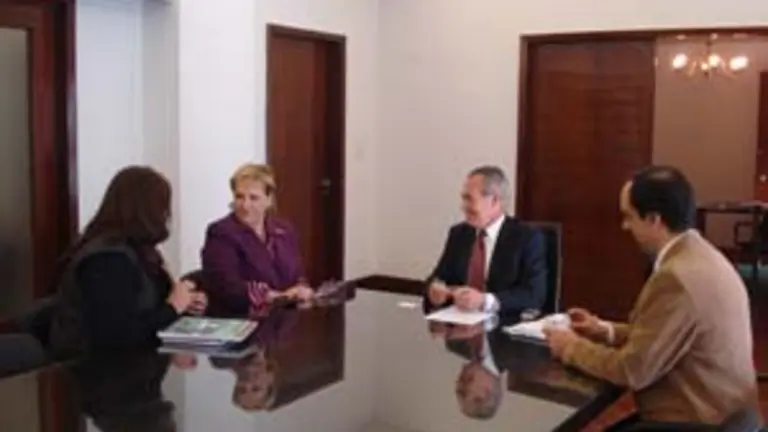  Mar&iacute;a Xos&eacute; Porteiro, durante su reuni&oacute;n con el intendente de la ciudad de Santa Fe, Mario Domingo Barletta.