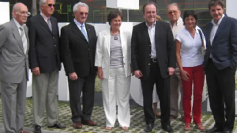  Mar&iacute;a Jos&eacute; Ramos &ndash;en el centro&ndash; flanqueada por Antonio Nespral &ndash;a la izda.&ndash;, y por Enrique Garc&iacute;a.