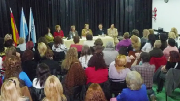 La conferencia de Porteiro cont&oacute; con un numeroso p&uacute;blico. 