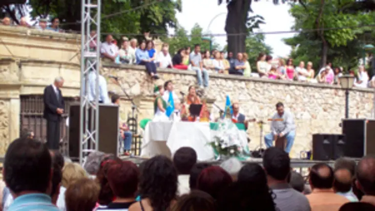  Misa cantada en el parque de San Francisco, durante la fiesta de las Casas Regionales del 2007.