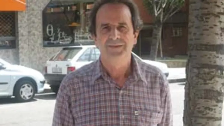  Jos&eacute; Mar&iacute;a Aldariz, al frente del Centro Asturiano de S&atilde;o Paulo, durante su visita a Gij&oacute;n este verano.