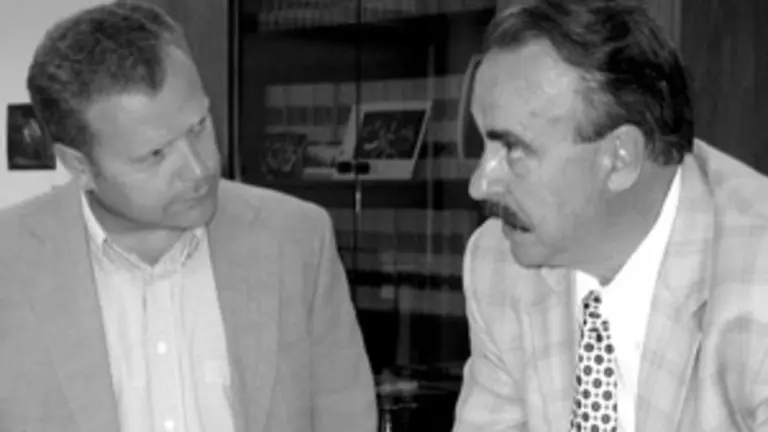 Vicente Mediavilla junto al presidente de la Casa regional de México.